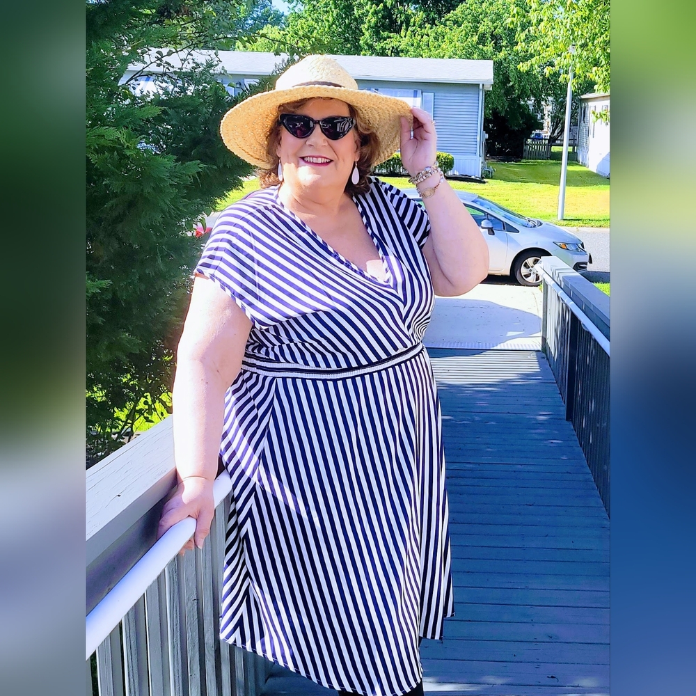 NEW NWT Bloomchic Plus Size Striped Shirred Dolman Navy Sleeve Dress Sz 3XL